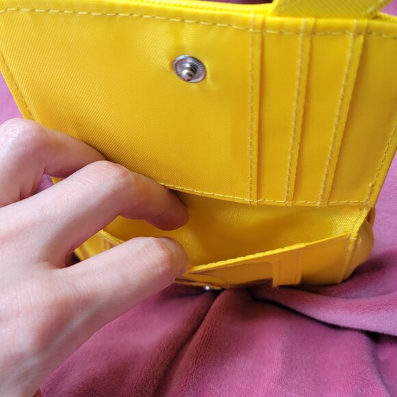 Pikachu Pokémon Mini Keychain Wallet - Picture 6 of 7